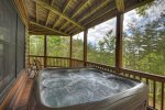 Aska Lodge - Lower Deck with Hot Tub